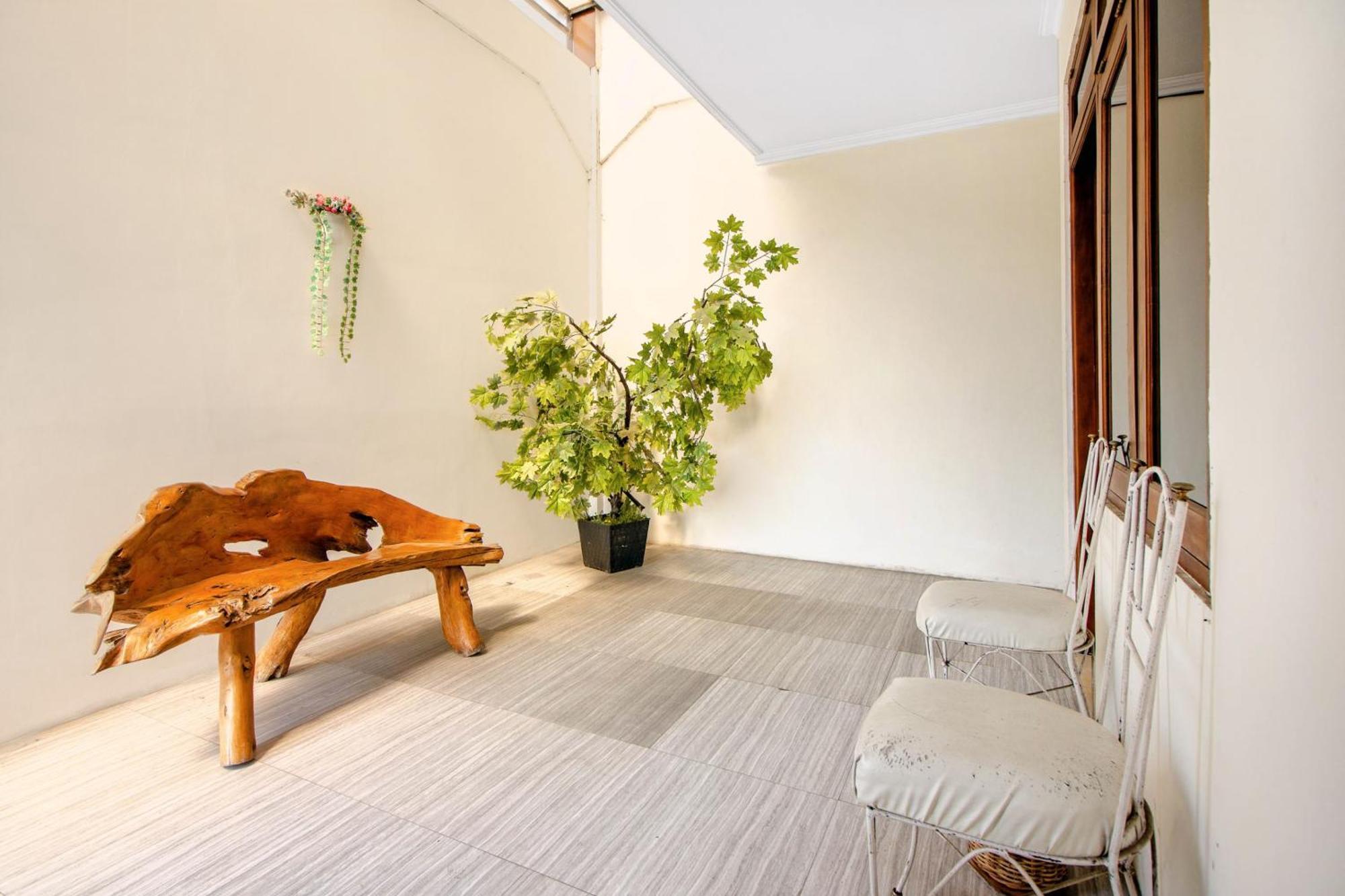 OYO 250 De'Gadri Ndalem Hotel Jarakan Buitenkant foto